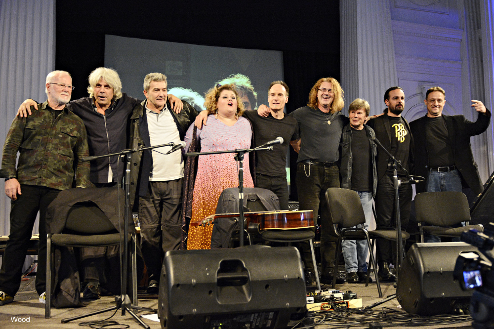 Group photo after the 35th anniversary concert