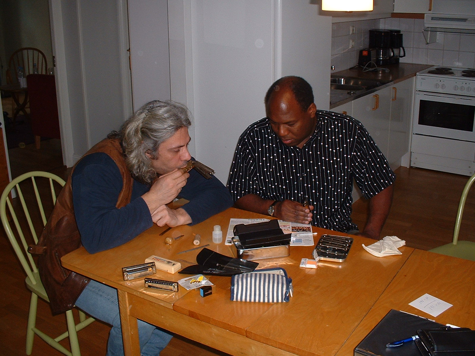 Pera Joe Keith Dunn fixing harps Stockholm