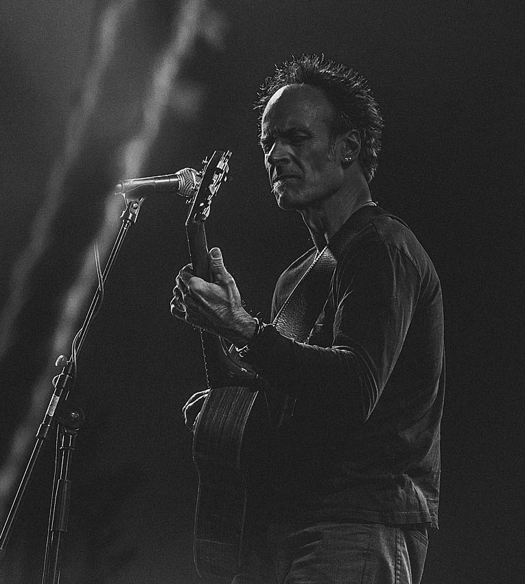 Homesick Mac on stage centred — photo by Stepan Kiyanov